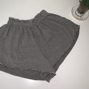 Brandy Melville black/white shorts